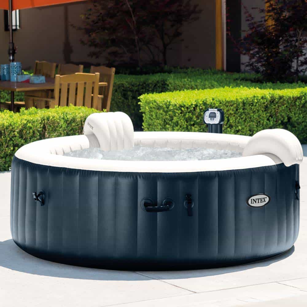 spa polyester à l'extérieur
